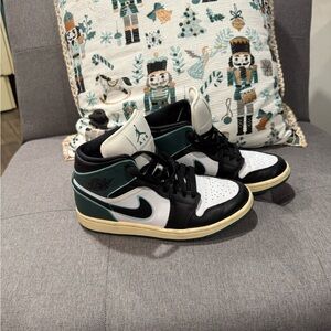 Black and White Air Jordan 1